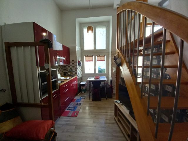 10-CUISINE-COIN-SALON-ESCALIER