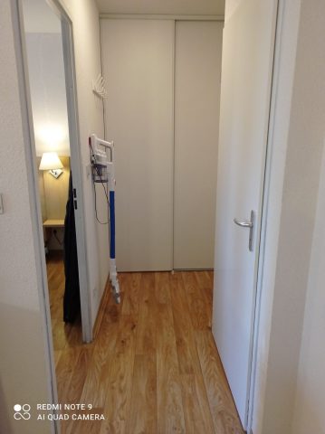 11—Couloir-vers-chambre