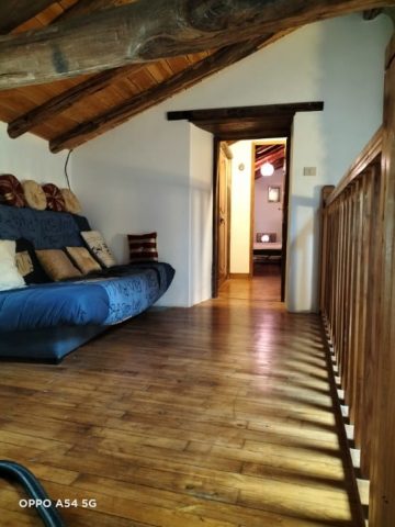 18718713-AABB-4162-BFEF-CC6DEB9560E8