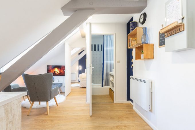 3.appartement-le-perchoir-d-etigny-confortable-bien-agence-invitation-a-la-detente-min