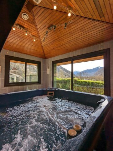 31G100024-11cb717161b74ee89666e3a069e112bf