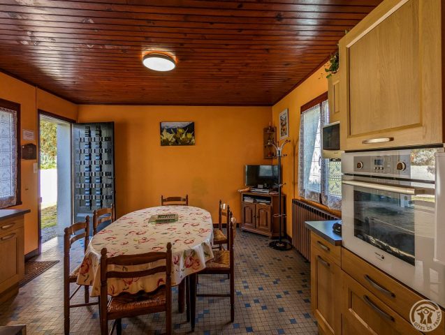 31G100024-1975d1a78ed748a7becb11db3627892c