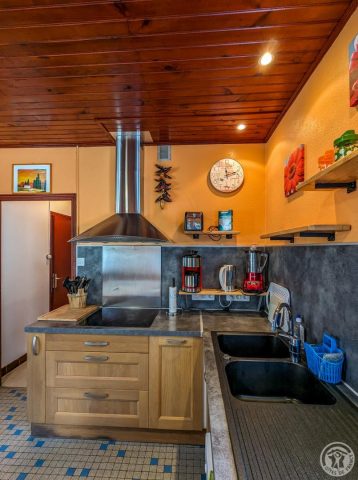 31G100024-5665eea99b314e44a1ad365ad210a80e