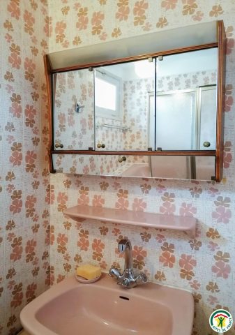 31G100084-b494a90db8e54d36bde3d3102956fb98