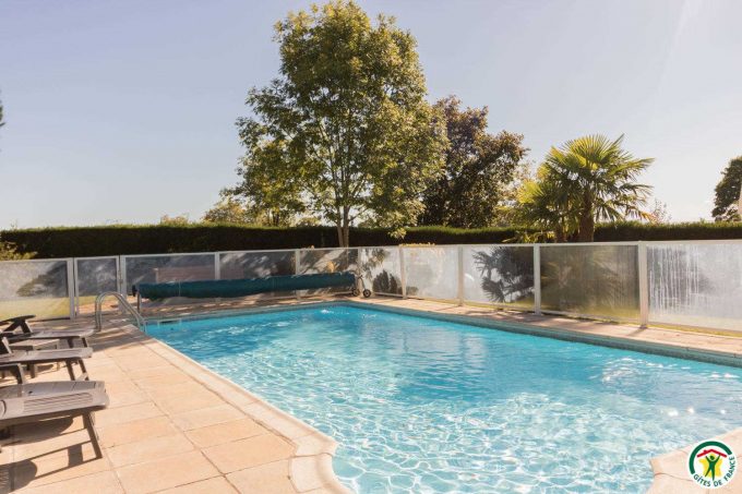 31G100135-1005a1f6b8194444ad09af90e3a2b444