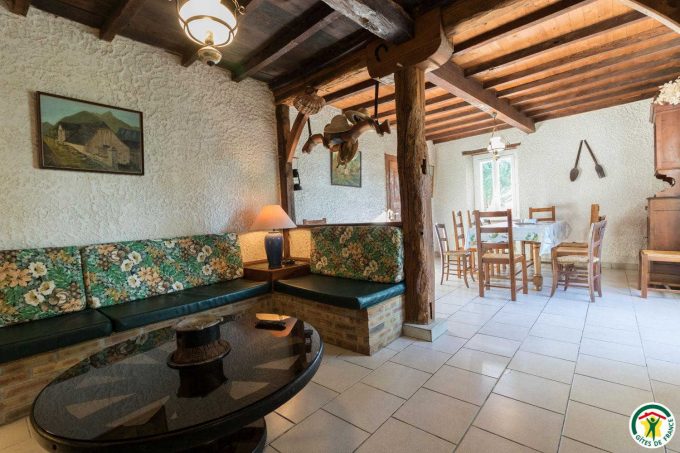 31G100135-25bbc143efc64db4a8177f5bbe30c2ca