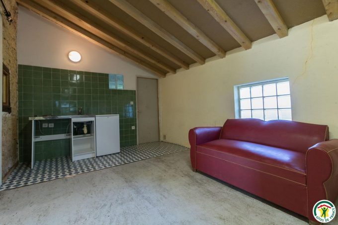 31G100135-50b8eaf38fe74ce6b5019fa23b92ca7b