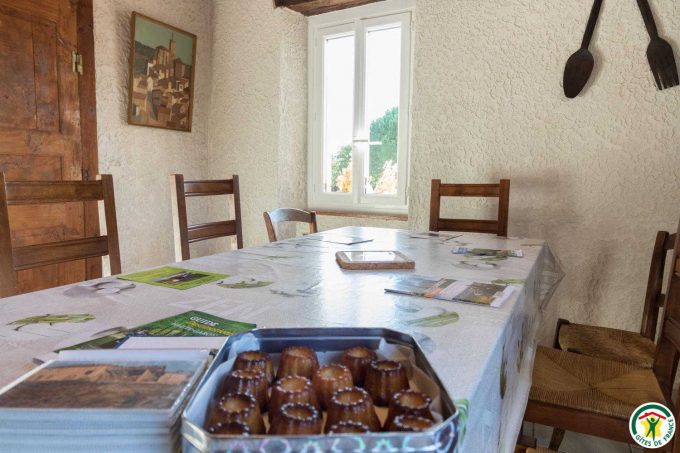 31G100135-5cb9b240e608448eb88106847d5ca658