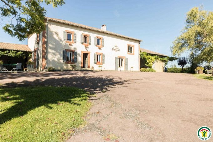 31G100135-78762015e210418d93dbbb6b200a3c66