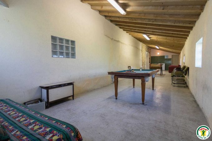 31G100135-859b81d3454f47da924ec8329ef5365b