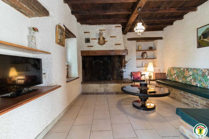 31G100135-a03a30244189434a8e199fc286700483