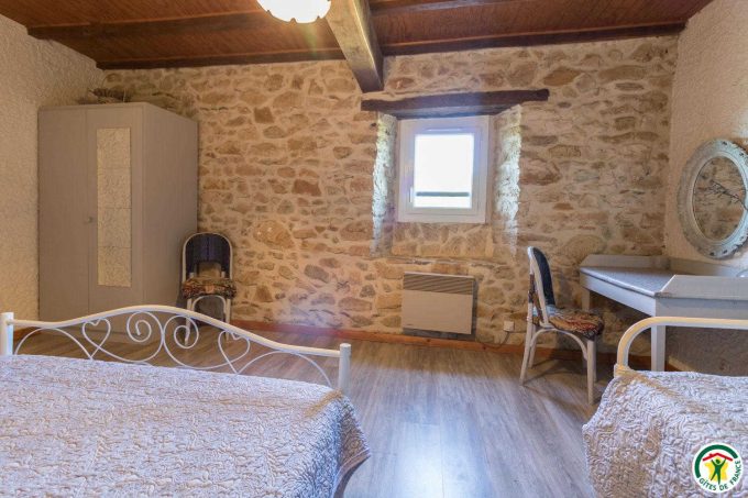 31G100135-a2205644c27e450ca5a65f8b175ce18a