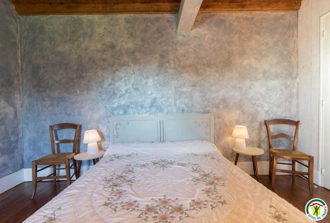 31G100135-abff398d90104808ba3c43427e3ff533