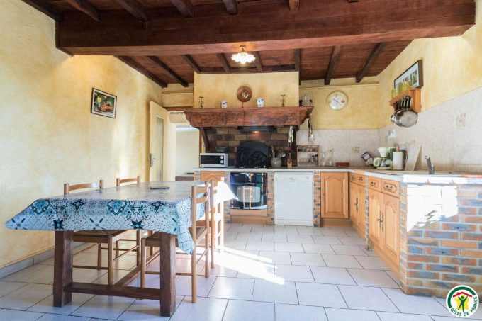 31G100135-bde43cf4e9f54d69a1bdff0e7d422718