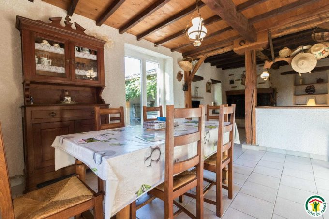 31G100135-c1ba5ad8fe054e2298997e504d50f0de