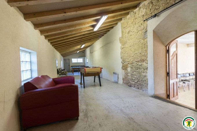 31G100135-d6281b40628140778329d2f8714c09e3