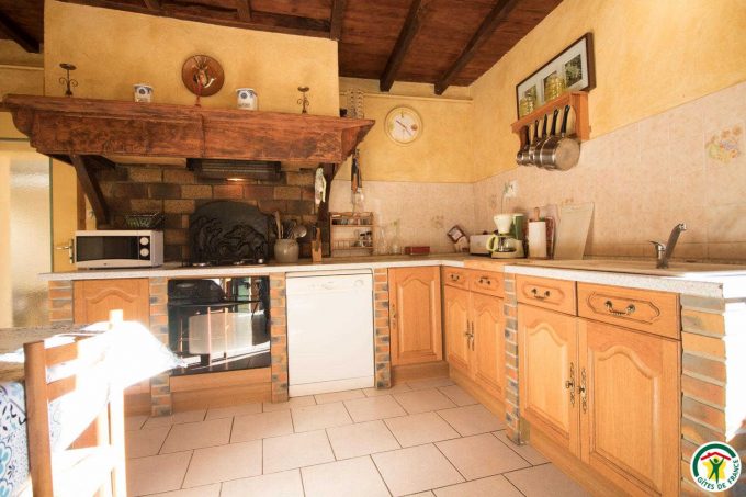 31G100135-dcdc0ab9ec2348c4b6273dcd31a62609