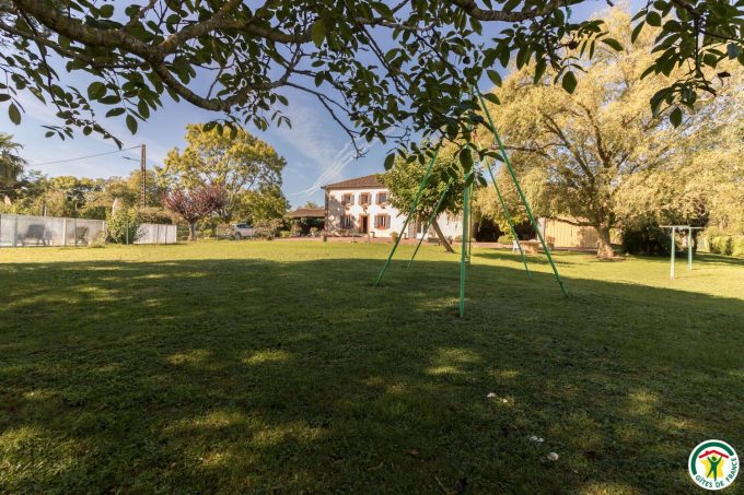 31G100135-f6acd103b33049d0bbf1a6c2414187a6