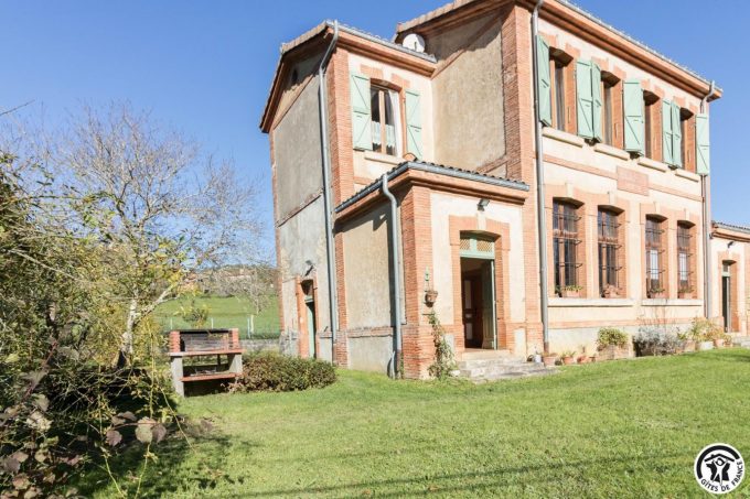 31G100211-01dc12c2d08f4384b58309371ae8a973