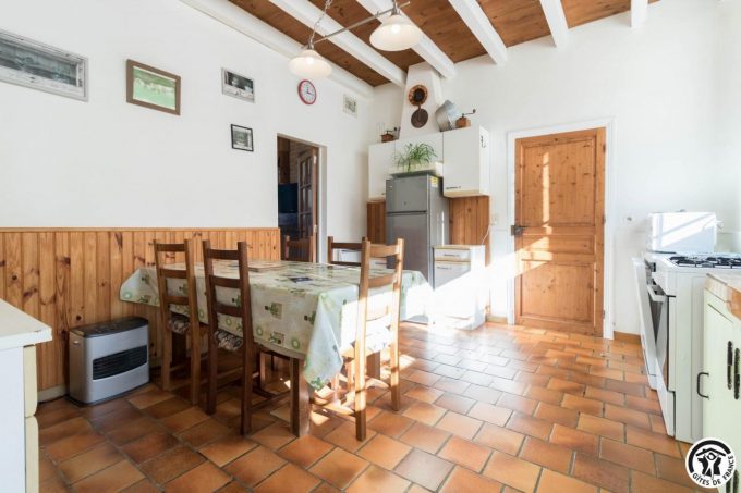 31G100211-0afc0653305f4b6fa5c76f9c3b614926