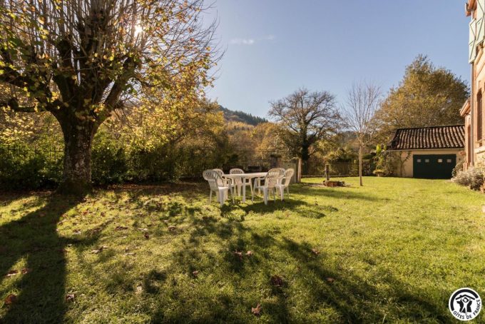 31G100211-4a7303e4ca1a421a8fe174a1495d3309