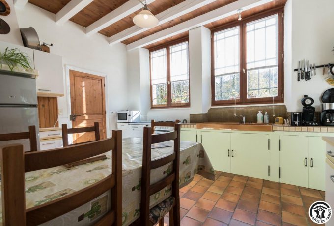 31G100211-77f2b281ea6942ec9fd8adef763eca5e