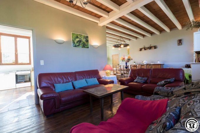 31G100211-cfaf5f9f76824a5381ca0e8252c88936