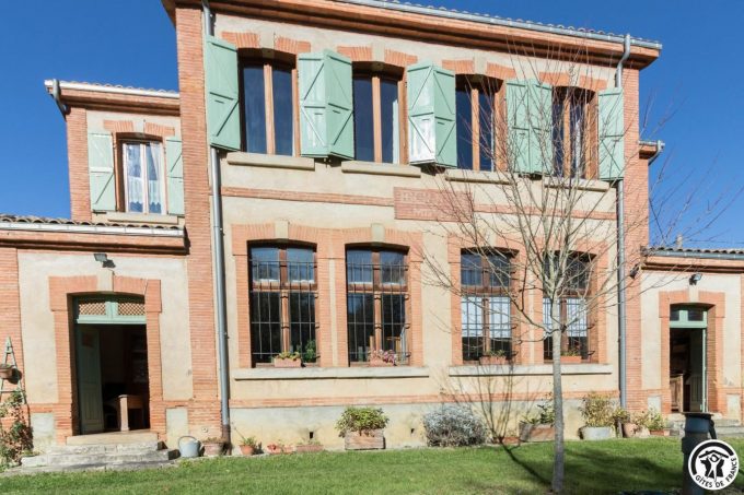 31G100211-f22dee892788466980a65bb5d3c55241