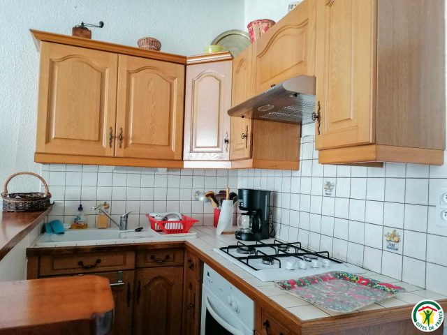 31G100241-cb2b794776ee40fba1f227eace75b70d