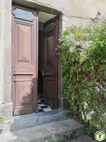 31G100242-4225f37826a84493858dd2e1b96d92aa