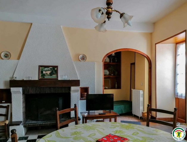 31G100242-7e537e3ee7624c4198598b73180558b3