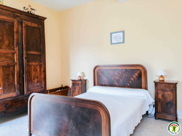 31G100242-c8a6d45a75474cff855f7ef85840e678