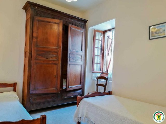 31G100242-e932f6f04b284ccfa6b44fae36dfc594