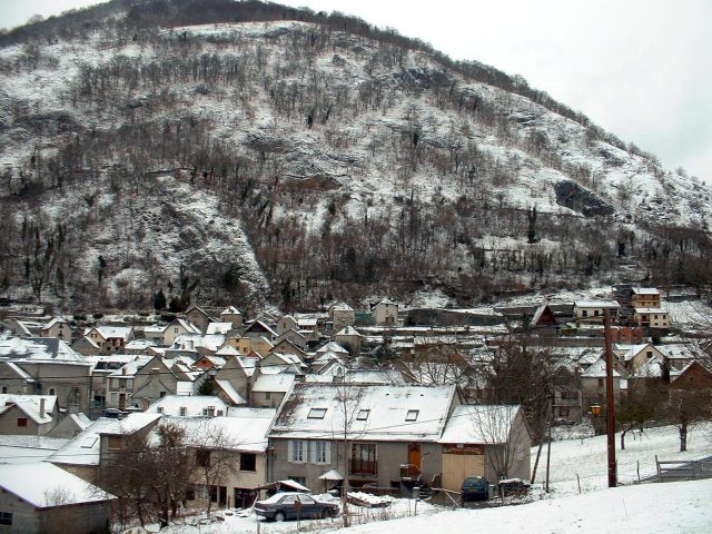 31G100245-0d4f09ef6ec243c292b80f29f31bf3e8