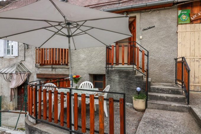 31G100245-117071d3f7c944d4ac39906a8fb6a406