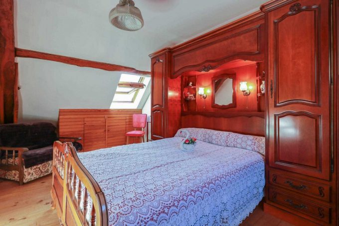 31G100245-2eab12897e1d4678b6593bb0a08cc6e4