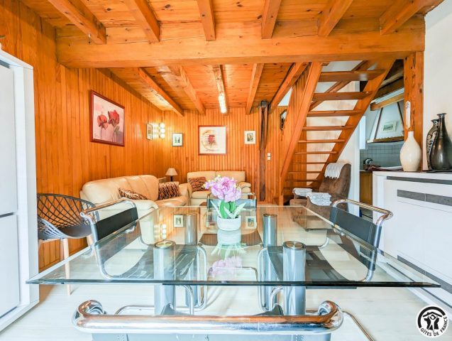 31G100245-3493c3dce1c9400daf23c464e8bb437e