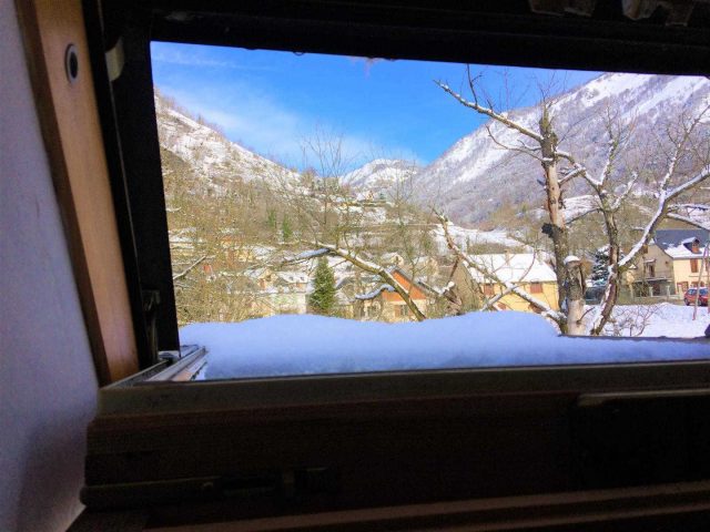 31G100245-8e26b2ad33d443d79050ec13c61e9542