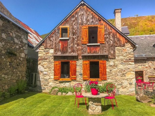 31G100247-6fc40b59f18a4d75b34938234636266d