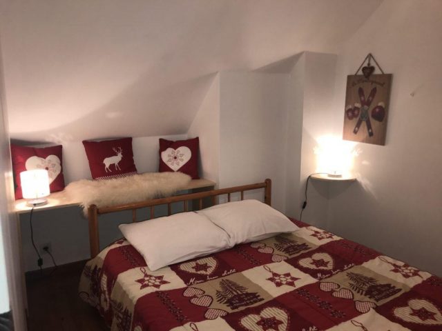 31G100247-739defb1670f41758e9a80df1634ed37