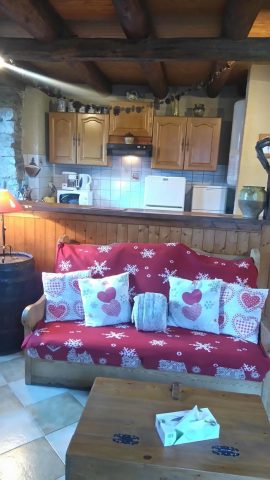 31G100247-f8c2ef3ecb45470aad9fd53fc986e721