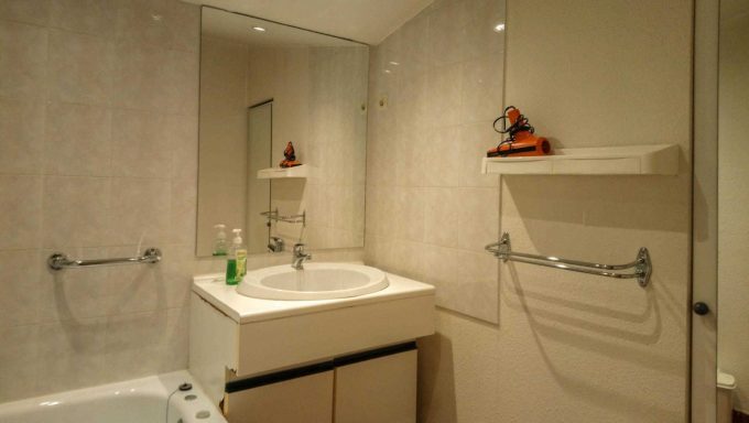 31G100248-73031569e5094de4bba3697881be892f