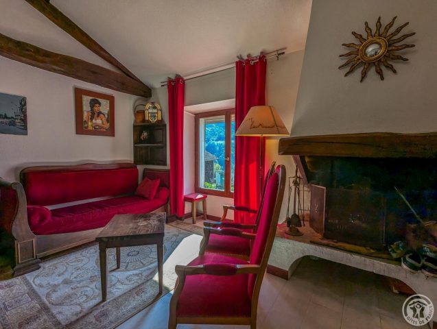 31G100248-ae4225189e7746bdbee2d9000282630b