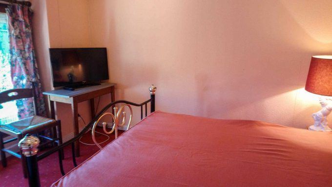 31G100248-e73949dcc36a4ff3813cb58e125e2a94