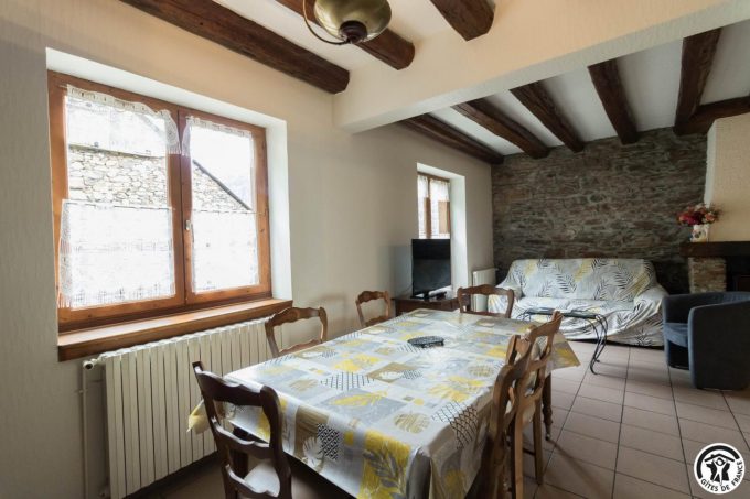 31G100251-c7f36686a0384f03b84d2a98377483cb