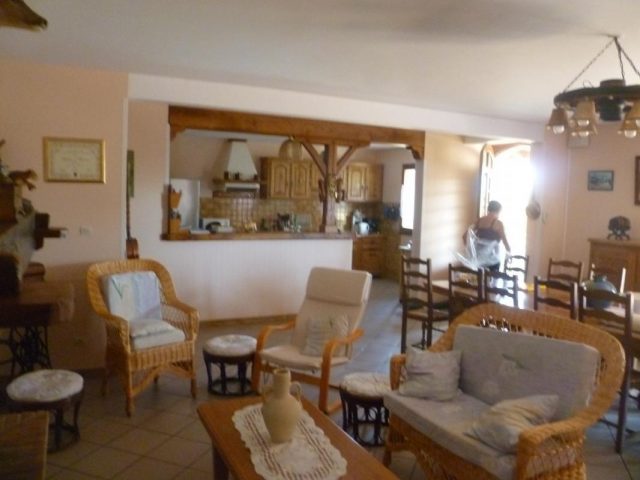 31G100253-1bcaf8f51a8c4870a1645cbbe05d9cbb