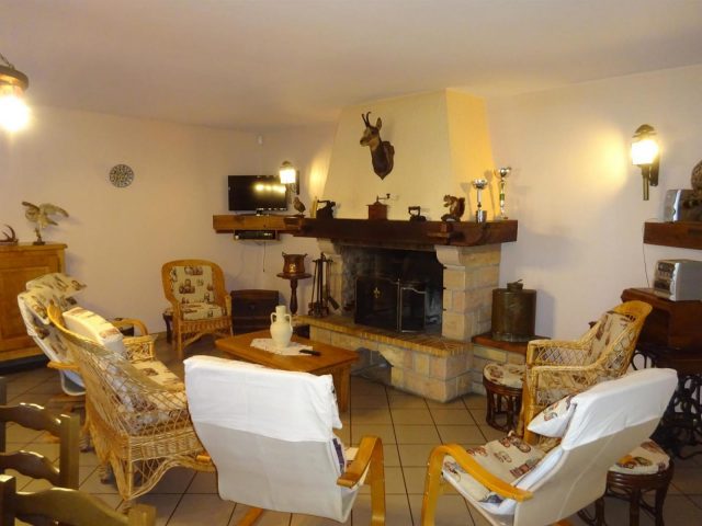 31G100253-3ebda20b6fc84a3b9a705dcd0af03d1e