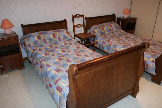 31G100253-5b358eea61fd4984a9aff62d3ccce21b