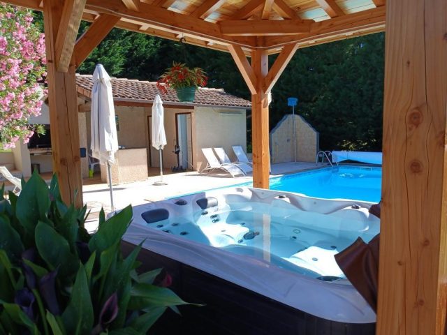 31G100253-5c0f359b49ac40018dc059478792ac57