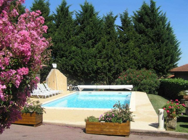 31G100253-74e3c3f0b63e402da013b1f072d75412